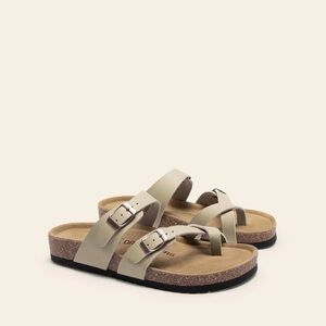 NIB Dream Pairs Beige Sandals